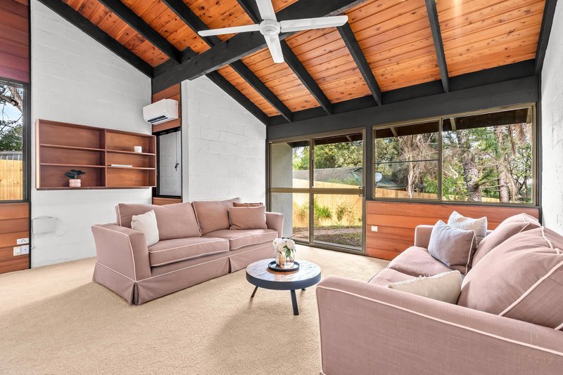 Photo - 20 Conebush Crescent, Bellbowrie QLD 4070 - Image 11
