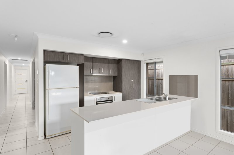 Photo - 20 Covella Boulevard, Greenbank QLD 4124 - Image 3