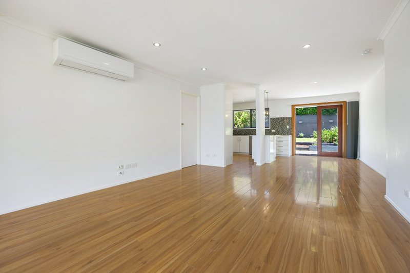 Photo - 20 Crinum Crescent, Southport QLD 4215 - Image 7