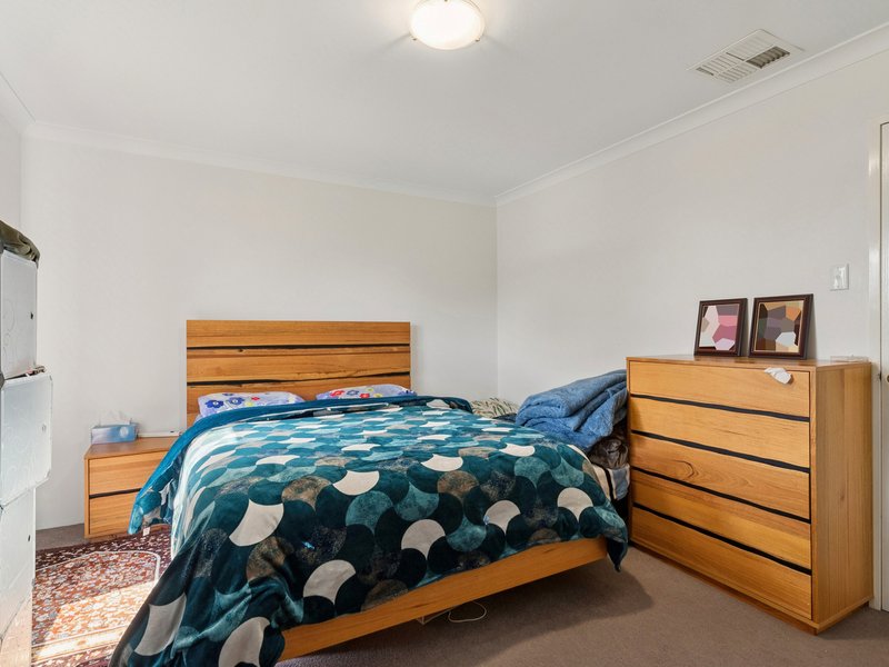 Photo - 20 Dartford Crescent, Marangaroo WA 6064 - Image 7