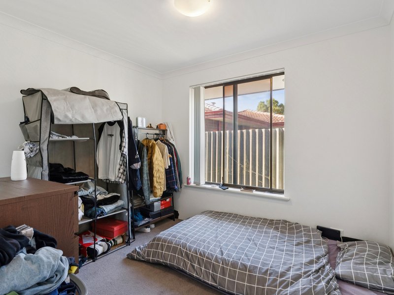 Photo - 20 Dartford Crescent, Marangaroo WA 6064 - Image 10