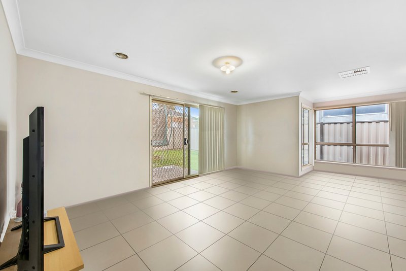 Photo - 20 Deakin Grove, Burnside Heights VIC 3023 - Image 3