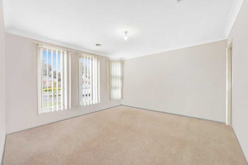 Photo - 20 Deakin Grove, Burnside Heights VIC 3023 - Image 4