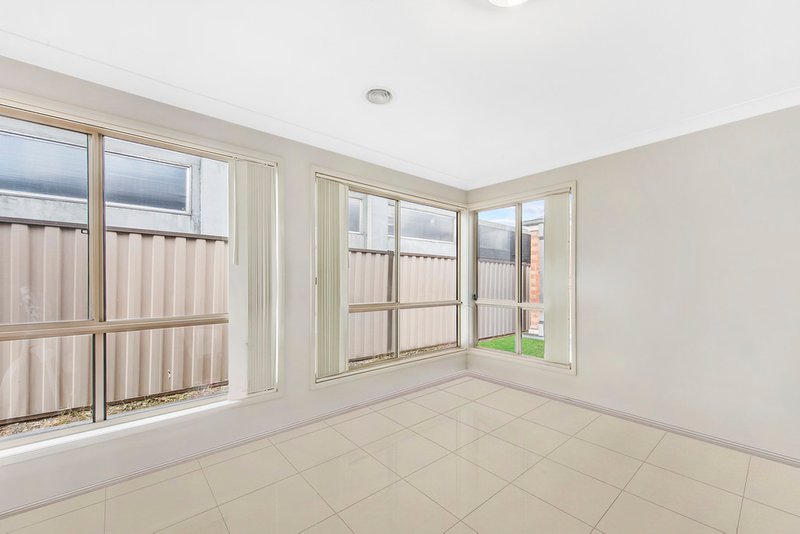 Photo - 20 Deakin Grove, Burnside Heights VIC 3023 - Image 6