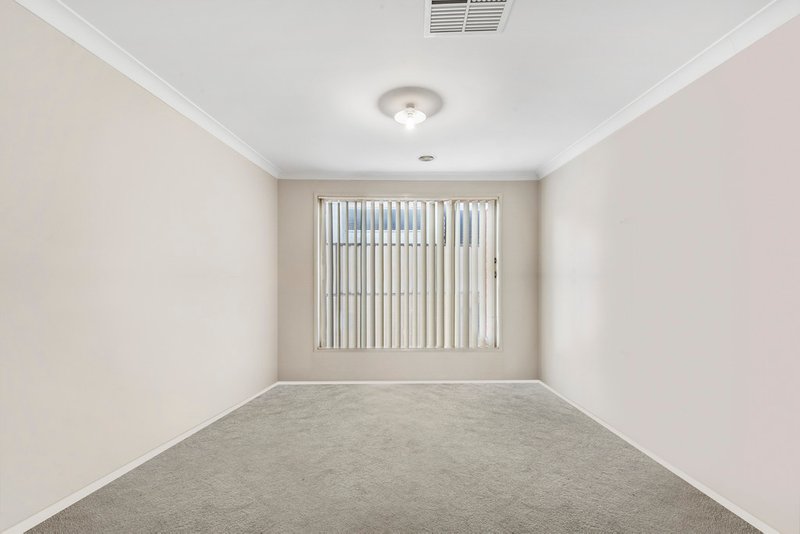 Photo - 20 Deakin Grove, Burnside Heights VIC 3023 - Image 7