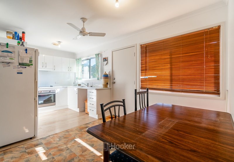 Photo - 20 Dehlia Street, Marsden QLD 4132 - Image 5