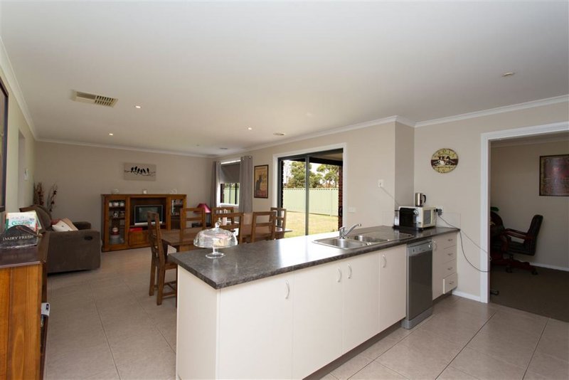 Photo - 20 Delaney Drive, Miners Rest VIC 3352 - Image 3