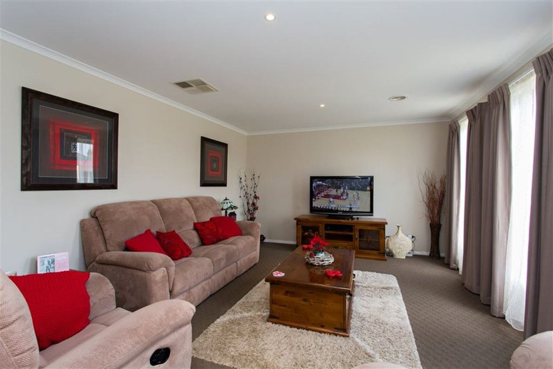 Photo - 20 Delaney Drive, Miners Rest VIC 3352 - Image 6