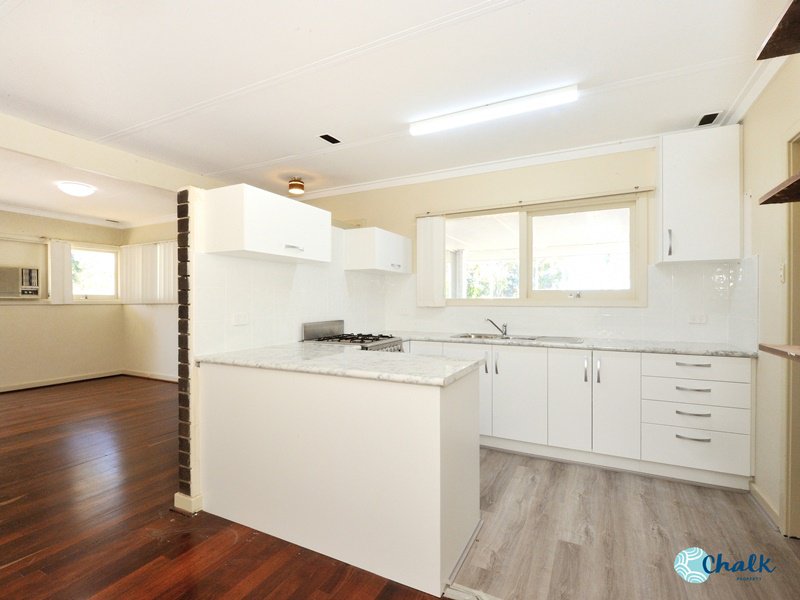 Photo - 20 Delphinus Place, Rockingham WA 6168 - Image 2