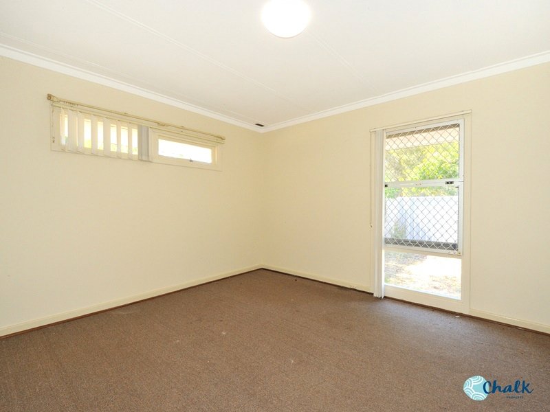 Photo - 20 Delphinus Place, Rockingham WA 6168 - Image 5