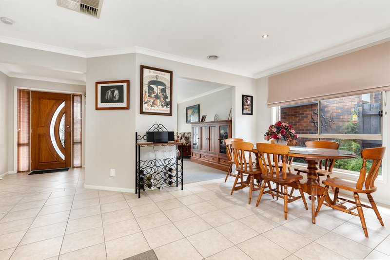 Photo - 20 Dempster Way, Berwick VIC 3806 - Image 4