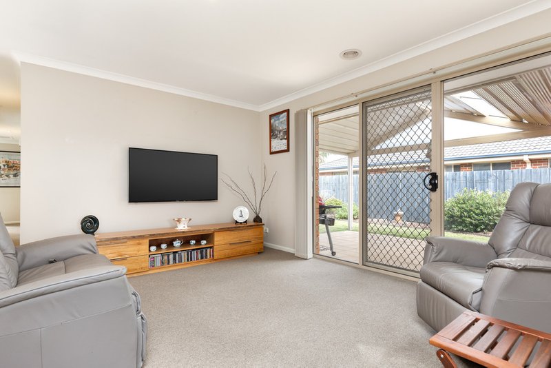 Photo - 20 Dempster Way, Berwick VIC 3806 - Image 5