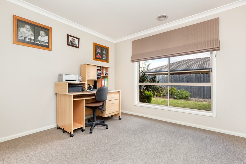 Photo - 20 Dempster Way, Berwick VIC 3806 - Image 11