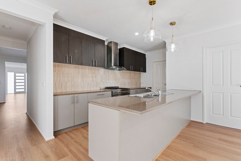 Photo - 20 Denton Drive, Officer VIC 3809 - Image 2