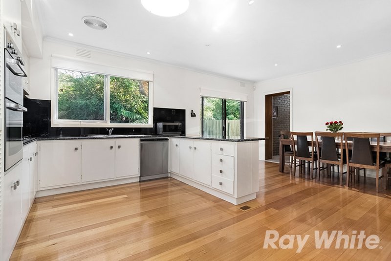 Photo - 20 Dion Road, Glen Waverley VIC 3150 - Image 3