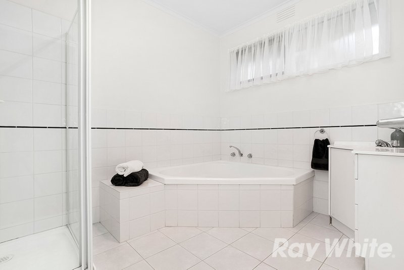 Photo - 20 Dion Road, Glen Waverley VIC 3150 - Image 9