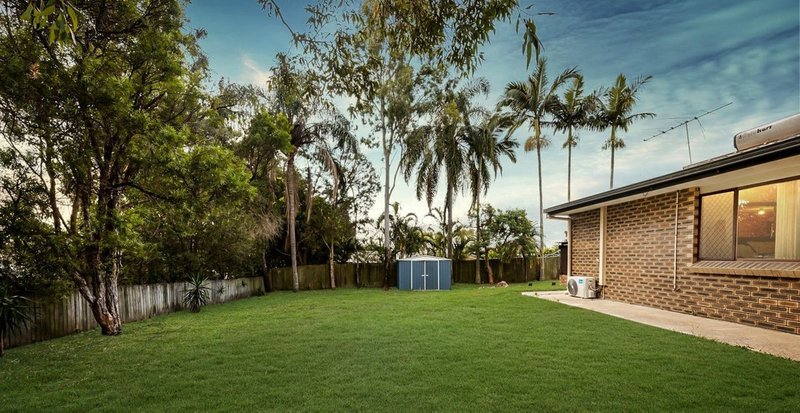 Photo - 20 Dryade Street, Regents Park QLD 4118 - Image 11