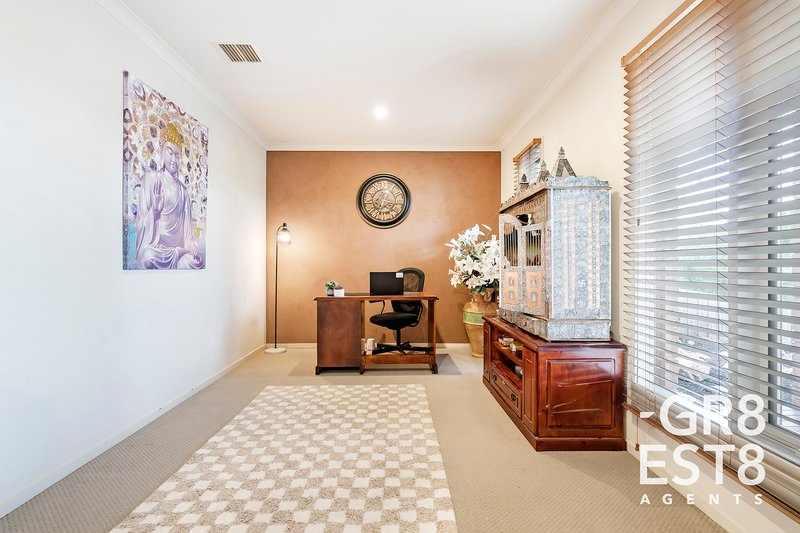 Photo - 20 Dunferline Crescent, Cranbourne VIC 3977 - Image 4