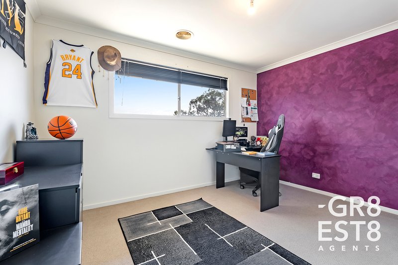 Photo - 20 Dunferline Crescent, Cranbourne VIC 3977 - Image 22