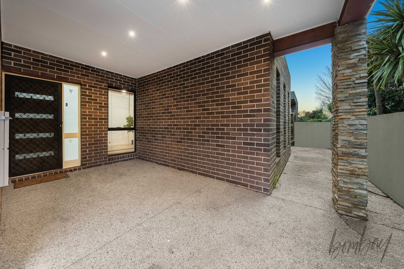 Photo - 20 Eagleview Way, Craigieburn VIC 3064 - Image 2