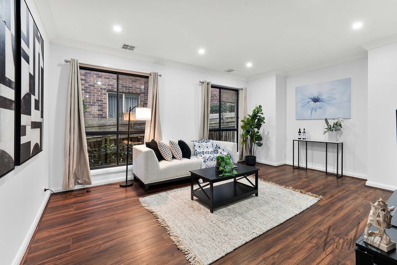 Photo - 20 Eagleview Way, Craigieburn VIC 3064 - Image 5