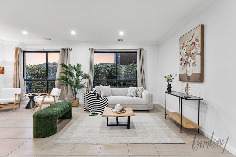 Photo - 20 Eagleview Way, Craigieburn VIC 3064 - Image 7
