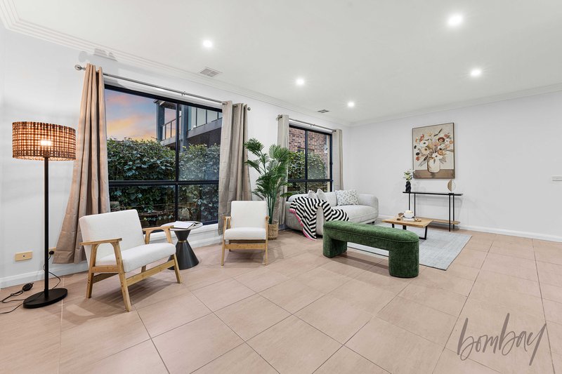 Photo - 20 Eagleview Way, Craigieburn VIC 3064 - Image 8
