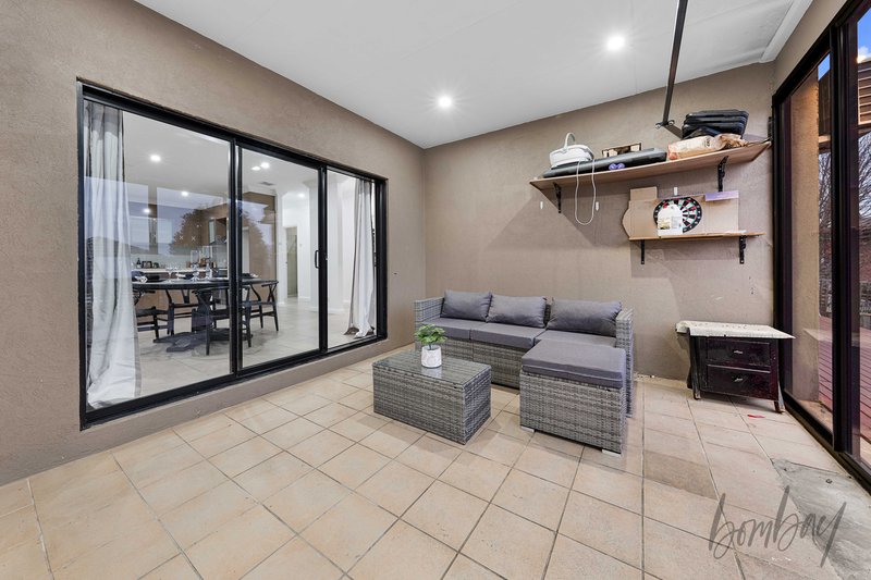 Photo - 20 Eagleview Way, Craigieburn VIC 3064 - Image 9