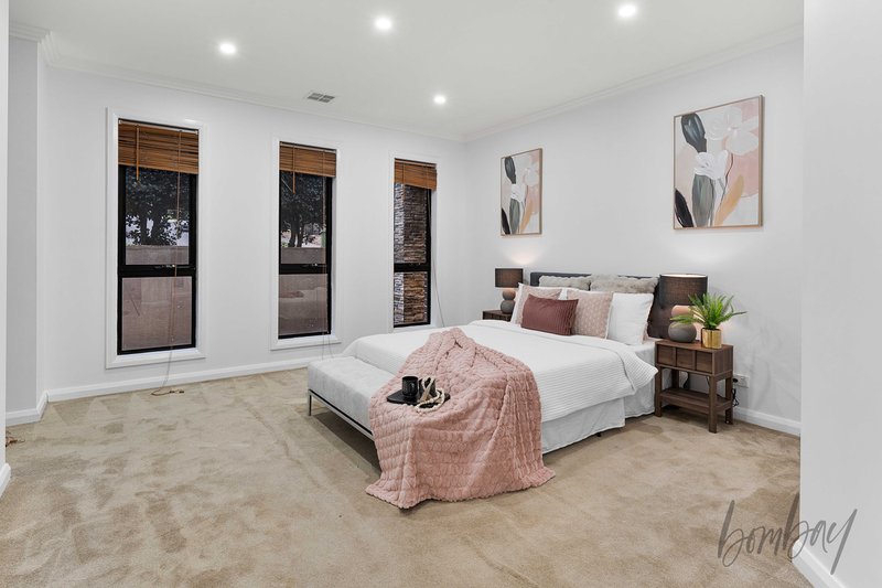 Photo - 20 Eagleview Way, Craigieburn VIC 3064 - Image 11