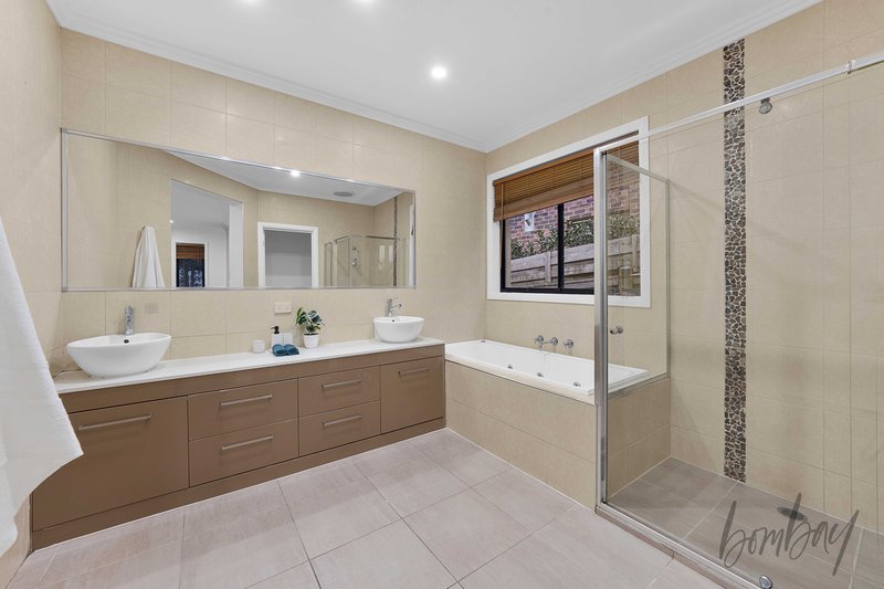 Photo - 20 Eagleview Way, Craigieburn VIC 3064 - Image 12