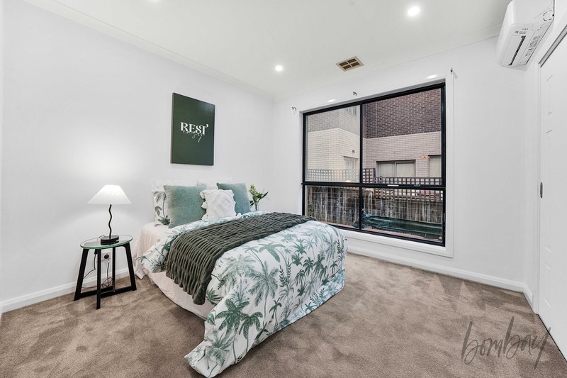 Photo - 20 Eagleview Way, Craigieburn VIC 3064 - Image 13