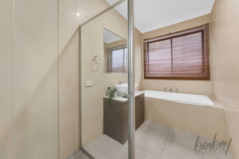 Photo - 20 Eagleview Way, Craigieburn VIC 3064 - Image 15