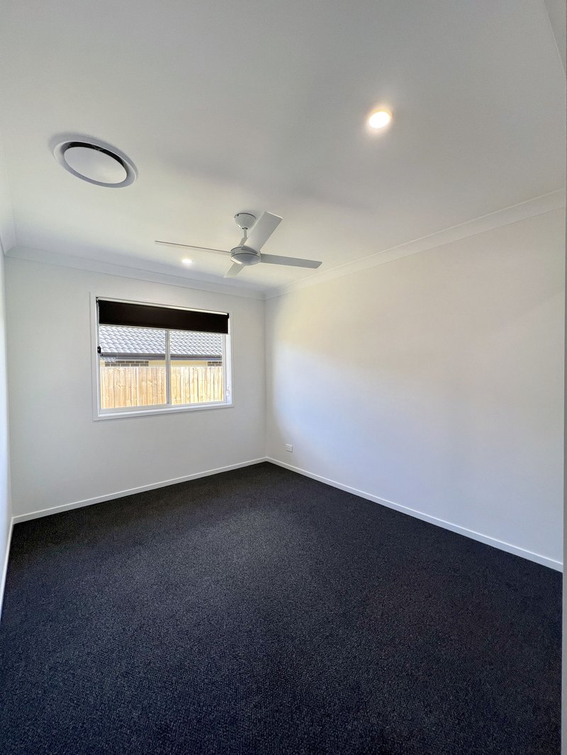 Photo - 20 Edinburgh Crescent, Gleneagle QLD 4285 - Image 7