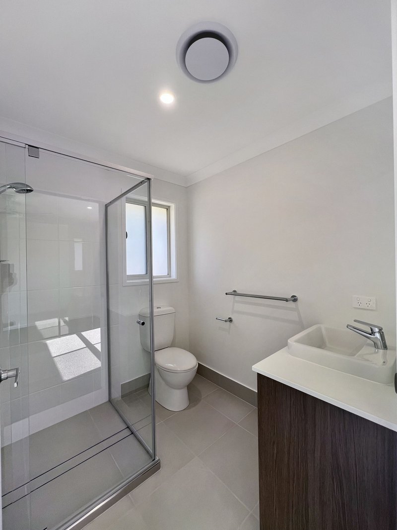 Photo - 20 Edinburgh Crescent, Gleneagle QLD 4285 - Image 9