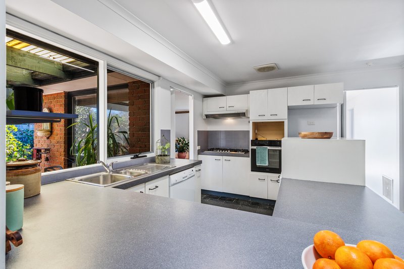 Photo - 20 Elda Court, Cranbourne North VIC 3977 - Image 9