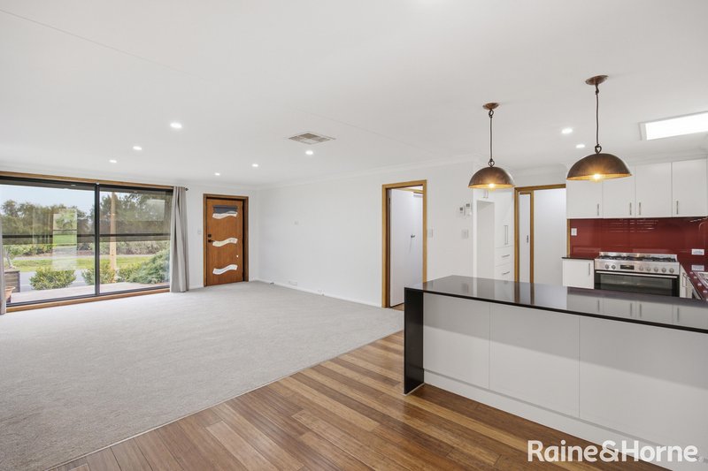 Photo - 20 Elizabeth Avenue, Forest Hill NSW 2651 - Image 4