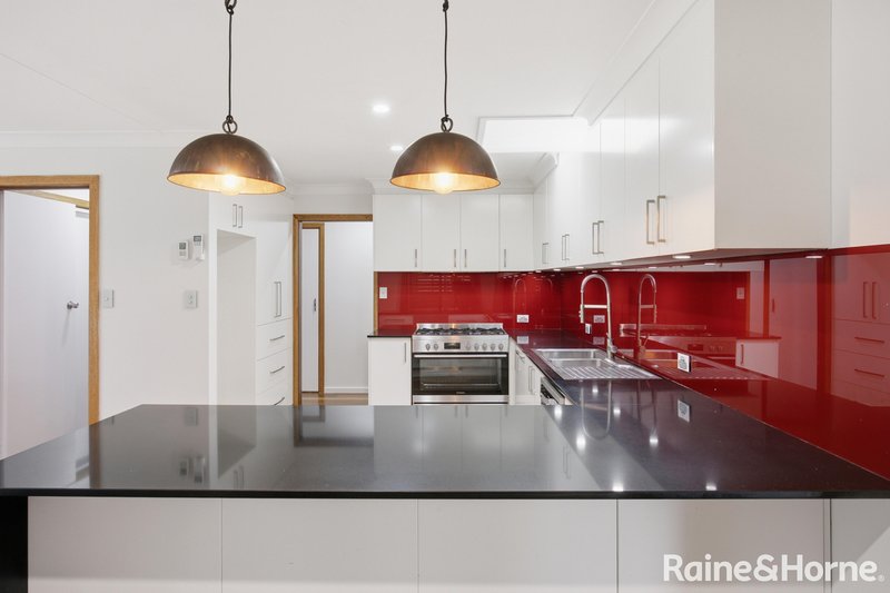 Photo - 20 Elizabeth Avenue, Forest Hill NSW 2651 - Image 6