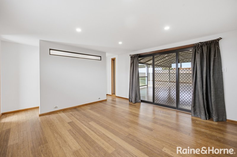 Photo - 20 Elizabeth Avenue, Forest Hill NSW 2651 - Image 7