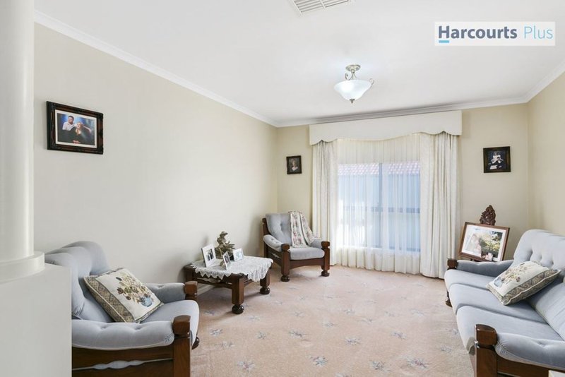 Photo - 20 Elizabeth Crescent, Hallett Cove SA 5158 - Image 5