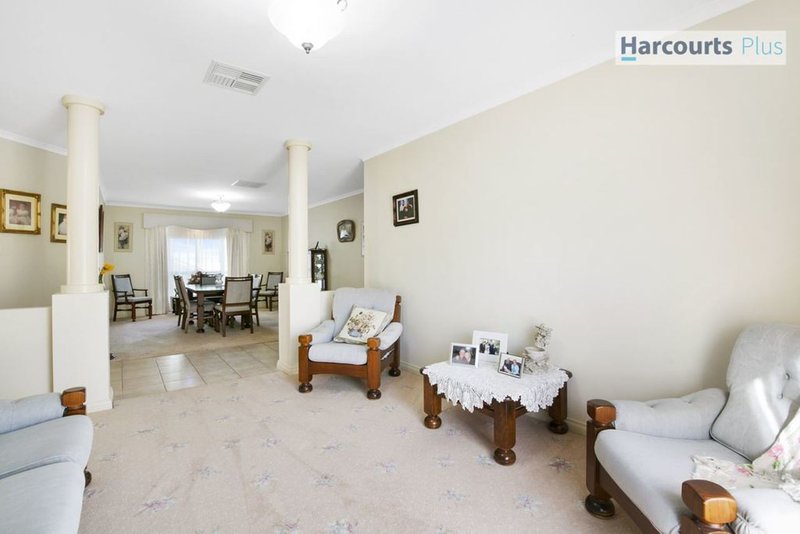 Photo - 20 Elizabeth Crescent, Hallett Cove SA 5158 - Image 7