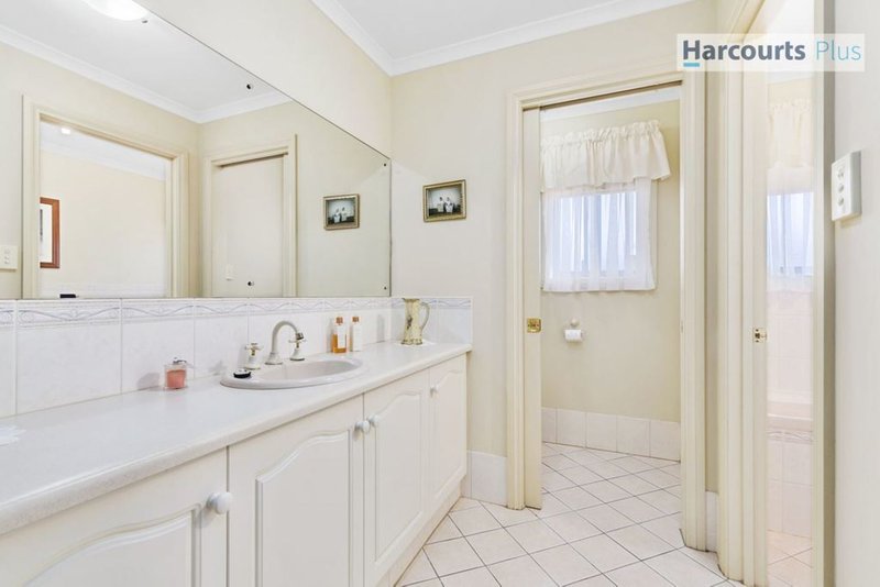 Photo - 20 Elizabeth Crescent, Hallett Cove SA 5158 - Image 11