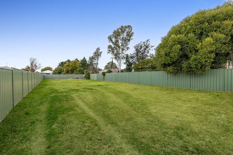 Photo - 20 Ellis Street, Wilsonton QLD 4350 - Image 7