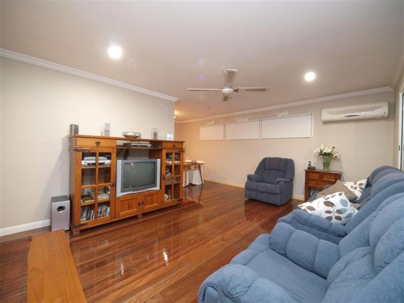 Photo - 20 Ettarre St , Bracken Ridge QLD 4017 - Image 4