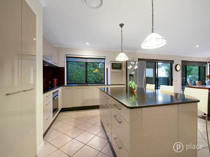 Photo - 20 Farnworth Street, Chapel Hill QLD 4069 - Image 5