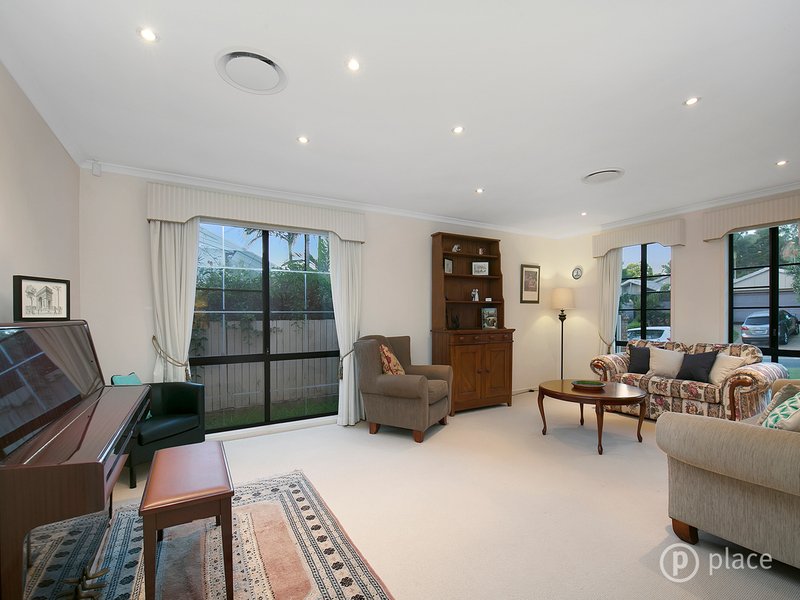 Photo - 20 Farnworth Street, Chapel Hill QLD 4069 - Image 6