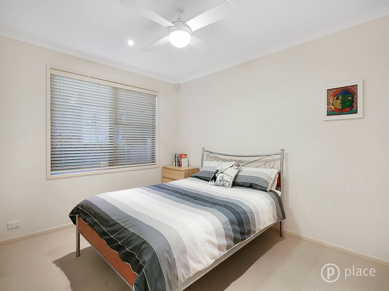 Photo - 20 Farnworth Street, Chapel Hill QLD 4069 - Image 9