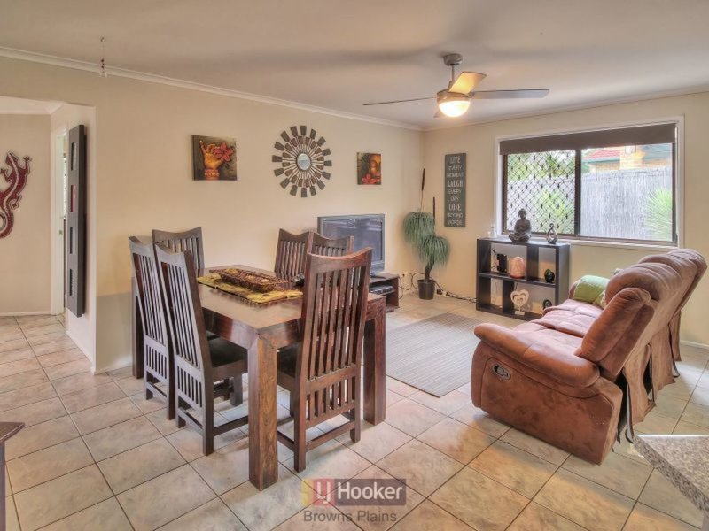 Photo - 20 Federation Drive, Hillcrest QLD 4118 - Image 4