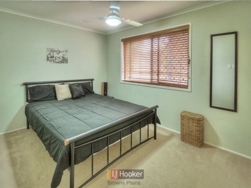 Photo - 20 Federation Drive, Hillcrest QLD 4118 - Image 8