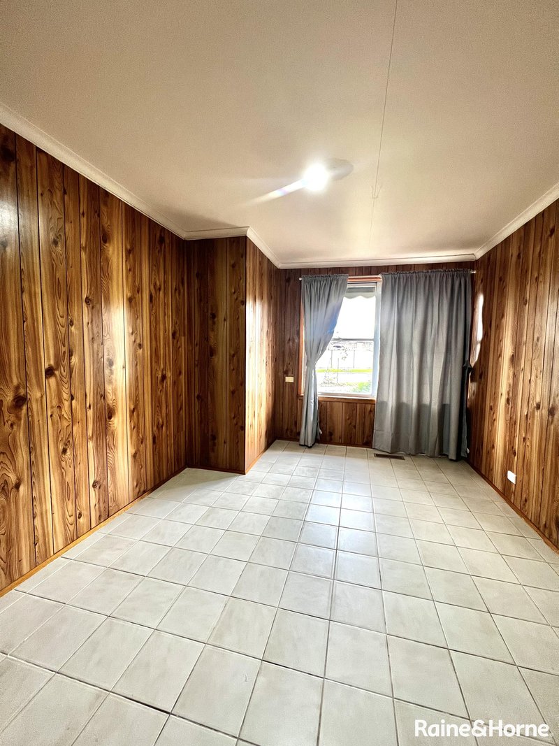 Photo - 20 Felstead Avenue, Sunshine West VIC 3020 - Image 7
