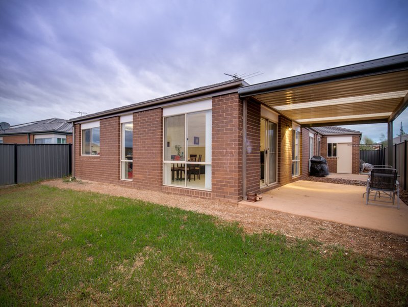 Photo - 20 Fernhurst Ave , Derrimut VIC 3030 - Image 10